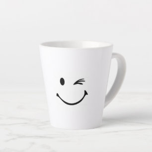 TASSE LATTE HEUREUX FENÊTRE DE VISAGE