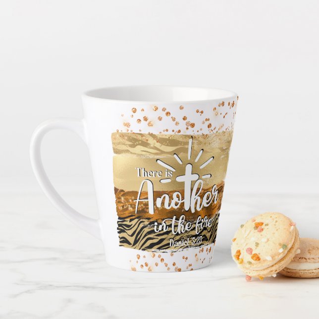 Tasse Latte Il Y En A Un Autre Dans Le Café Chrétien Au Feu (En situation)