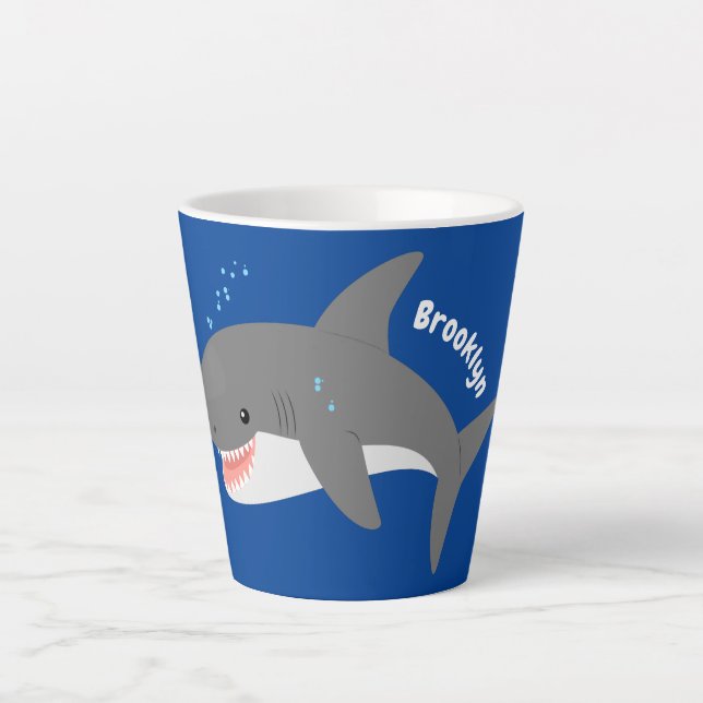 Tasse Latte Illustration joyeuse du grand requin blanc (Devant)