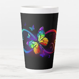 Tasse Latte Infini vibrant avec papillon arc-en-ciel sur fond