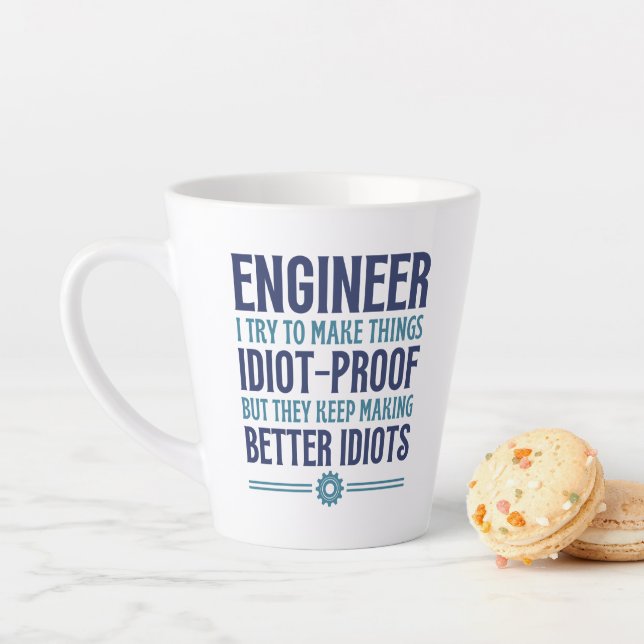 Tasse Latte Ingénieur J'Essaie De Faire Des Choses Idiot Preuv (En situation)