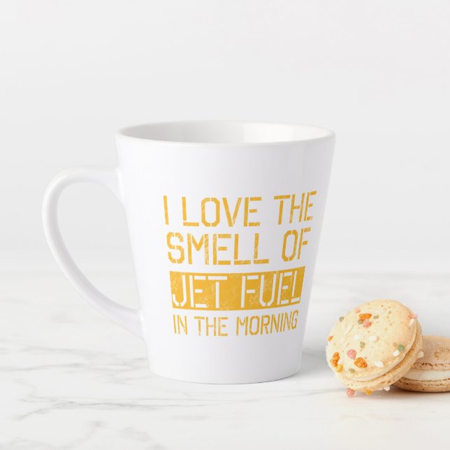 Tasse Latte J'Aime L'Odeur Du Jet Fuel Small Latte Cup (En situation)