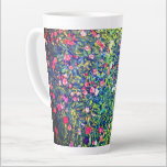 Tasse Latte Jardin italien Gustav Klimt<br><div class="desc">Latte Mug avec la peinture à l’huile de Gustav Klimt,  Paysage du jardin italien (1913). Un beau jardin de fleurs colorées : rouge,  blanc,  rose,  violet. Un grand cadeau pour les amateurs d'art Art Nouveau et autrichien.</div>