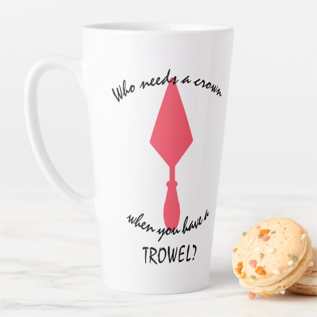 Tasse Latte Jolie Trowel archéologue rose et noir (En situation)