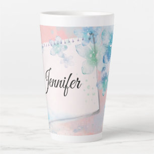 Tasse Latte Jolies fleurs bleues sur Arrière - plan rose