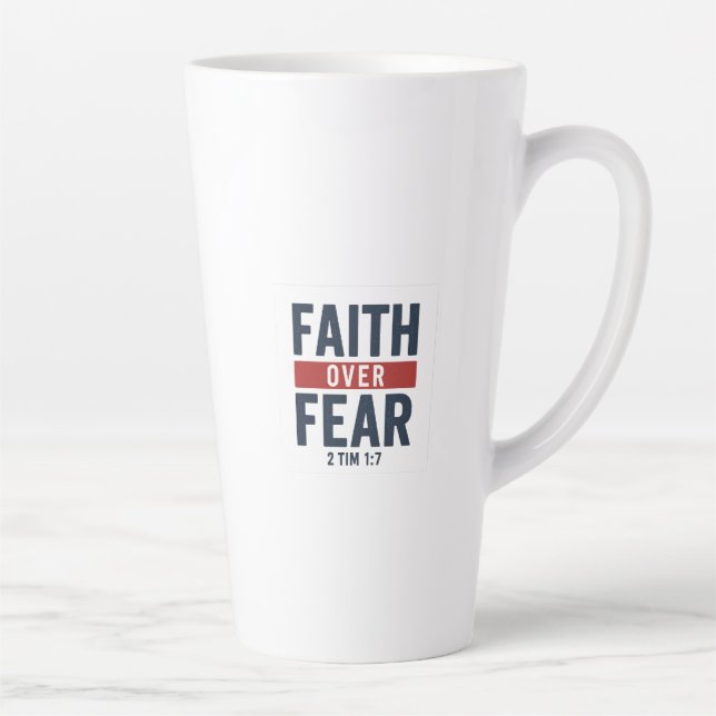 Tasse Latte La foi surmonte la peur – 2 Timothée 1:7 (Droite)