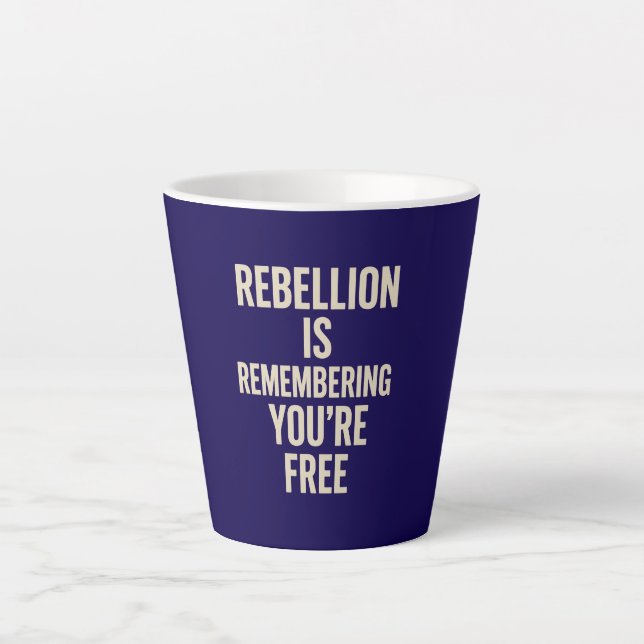 Tasse Latte La rébellion se souvient que vous êtes libre (Devant)