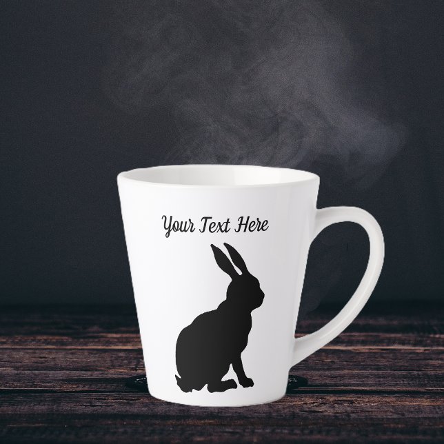 Tasse Latte Lapin assis silhouette noire profil latéral (Sitting black silhouette bunny rabbit with tall ears on white expresso mug.)