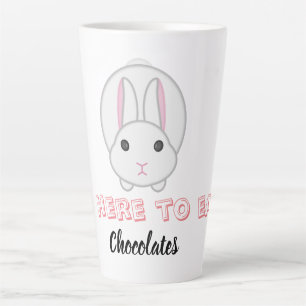 Tasse Latte Lapin de Pâques attendant de manger des chocolats