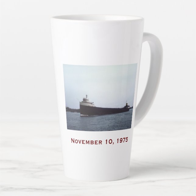 Tasse Latte L'Edmund Fitzgerald avec noms d'équipage (Angle droit)