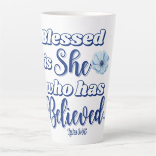Tasse Latte Luc 1:45 Béni est celui qui a Croyé Fleur Bleue