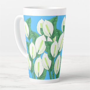 Tasse Latte Lys blancs sur arrière - plan bleu pâle