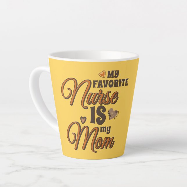Tasse Latte Ma infirmière préférée est ma mère vibes rétro (Angle gauche)