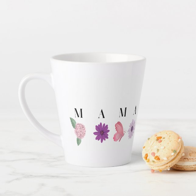 Tasse Latte MAMA Floral Butterfly – Mother's Day Gift (En situation)