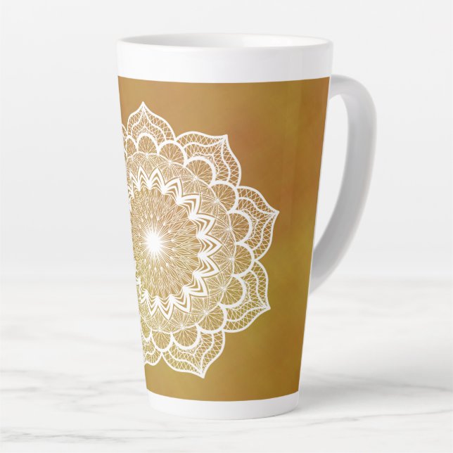 Tasse Latte Mandala blanc sur fond doré (Angle droit)