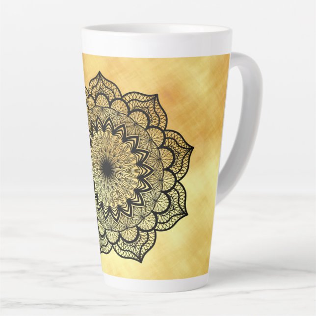 Tasse Latte Mandala noir sur fond or doux (Angle droit)