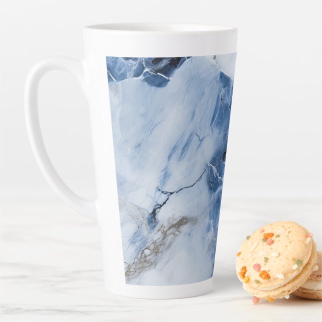 Tasse Latte marbre bleu abstrait motif côtier (En situation)