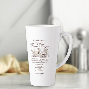 Tasse Latte Marche par Faith 2 Corinthians Écriture florale