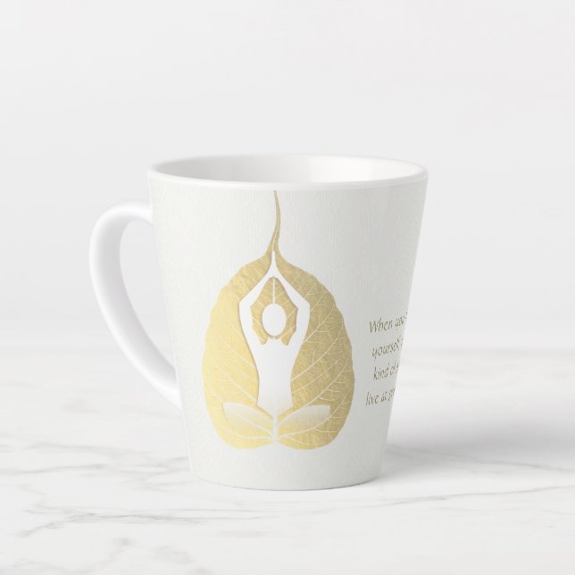 Tasse Latte Méditation de l'instructeur de yoga Pose Bodhi Lea (Angle gauche)