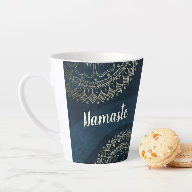 Tasse Latte Méditation Yoga Instructeur Gold Mandala Marine Bl (En situation)