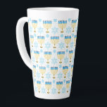Tasse Latte Menorah<br><div class="desc">Menorah Latte Mug Si vous aimez boire du café un latte,  pas seulement un peu,  alors cette tasse est pour vous! Élégant et prêt à personnaliser,  il deviendra facilement un élément essentiel de votre journée.</div>