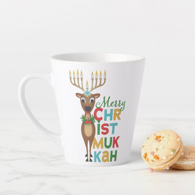 Tasse Latte Merry Christmukkah Reindeer (En situation)