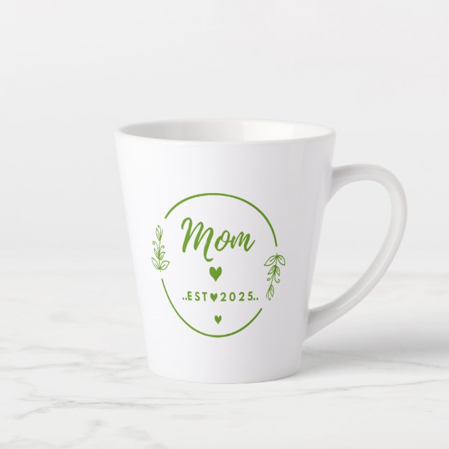 Tasse Latte Mom Est . 2025 T-Shirt-New Mom Gift- Mother Shirt (Droite)