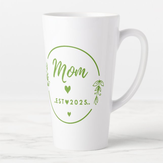 Tasse Latte Mom Est . 2025 T-Shirt-New Mom Gift- Mother Shirt (Droite)