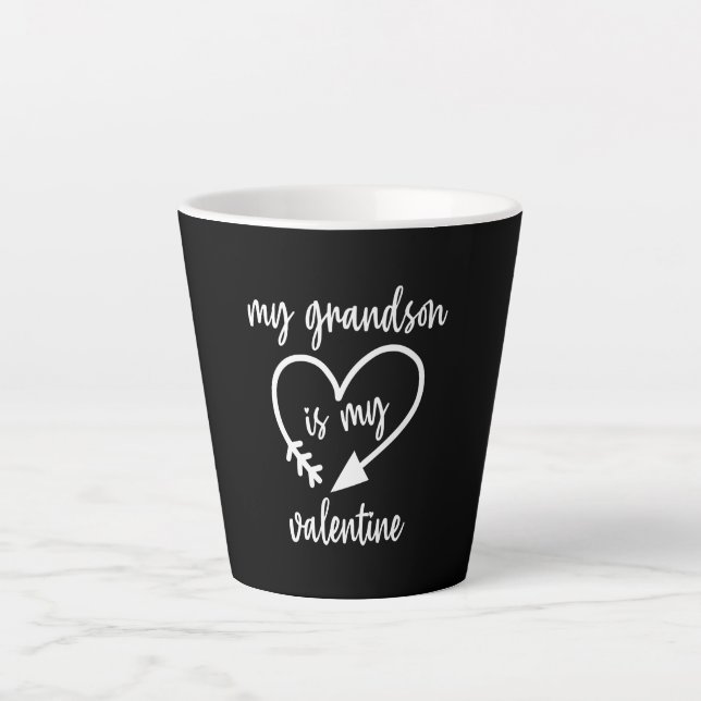 Tasse Latte Mon Petit-Fils Est Mon Saint Valentin. (Devant)