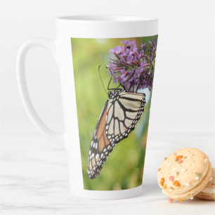 Tasse Latte Monarque papillon sur Buddleia pourpre