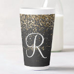 Tasse Latte Monogramme à étincelle noire à Parties scintillant<br><div class="desc">Personnalisez facilement ce design élégant de tasse en latte avec une jolie parties scintillant dorée sur un arrière - plan métallique brossé noir.</div>