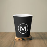 Tasse Latte Monogramme blanc noir minimal<br><div class="desc">Un design simple monogrammé sur mesure dans un style minimaliste moderne dans une palette de couleurs noir et blanc ; un design professionnel simple et propre qui peut être facilement mis à jour avec votre monogramme initial.</div>