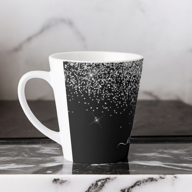 Tasse Latte Monogramme de nom féminin en script pailleté noir  (Créateur téléchargé)