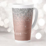 Tasse Latte Monogramme de Parties scintillant d'argent en méta<br><div class="desc">Or rose - Blush Rose et Argent Faux Foil Parties scintillant étincelante métallique brossé Monogramme de métal Nom Tasse de café en latte. Cela rend le cadeau parfait pour 16 ans,  mariage,  douche nuptiale,  anniversaire,  baby shower ou bachelorette pour quelqu'un qui aime le luxe glam et les styles chic.</div>