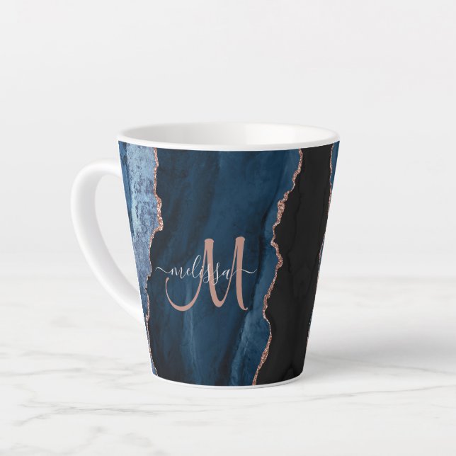 Tasse Latte Monogramme de script personnalisé Chic Blue Rose G (Angle gauche)