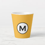 Tasse Latte Monogramme jaune moutarde moderne<br><div class="desc">Un design monogrammé personnalisé tendance dans un style minimaliste moderne avec typographie de bloc classique en noir et blanc emblème sur un arrière - plan jaune moutarde clair; un design professionnel simple et tendance qui peut être facilement mis à jour avec votre initiale monogramme.</div>