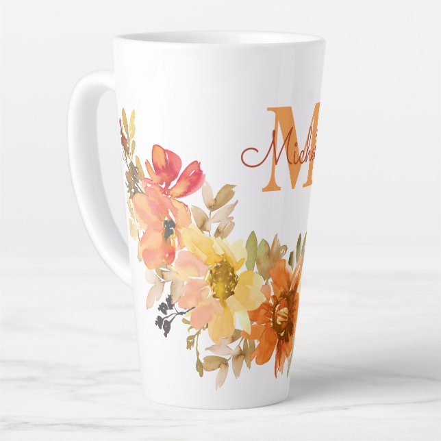 Tasse Latte Monogramme Nom initial Orange Aquarelle Florale (Angle gauche)
