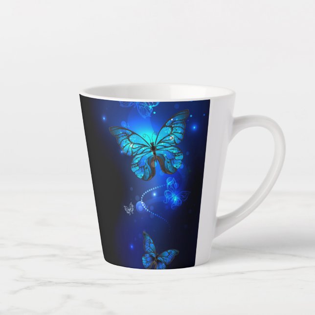 Tasse Latte Morpho Butterfly in the Dark Background (Droite)