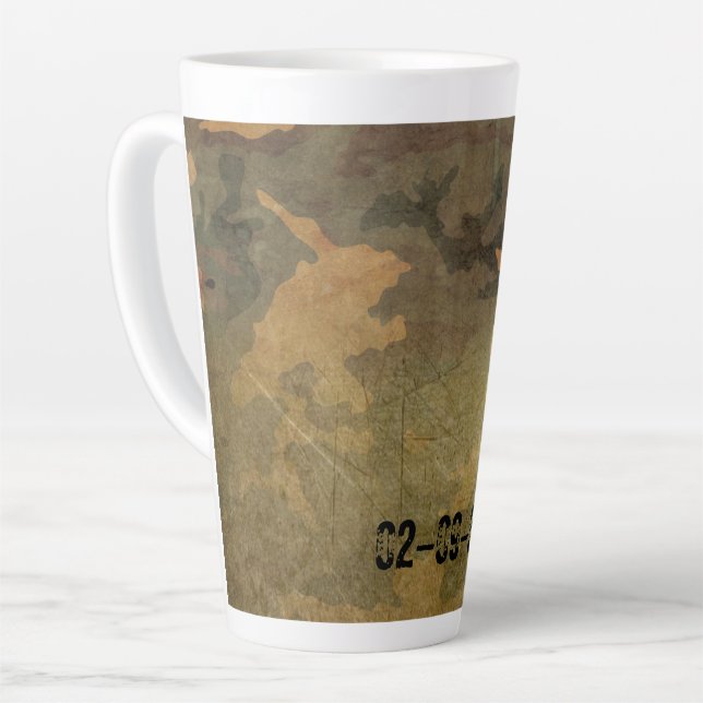 Tasse Latte Motif camouflage vert vintage V2.0 (Angle gauche)