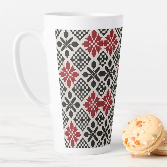 Tasse Latte Motif rouge noir blanc géométrique folk (En situation)