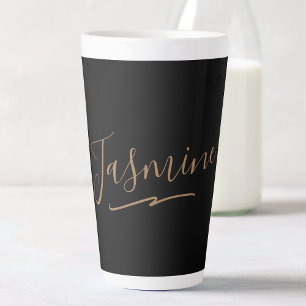 Tasse Latte Nom du script féminin en or noir moderne