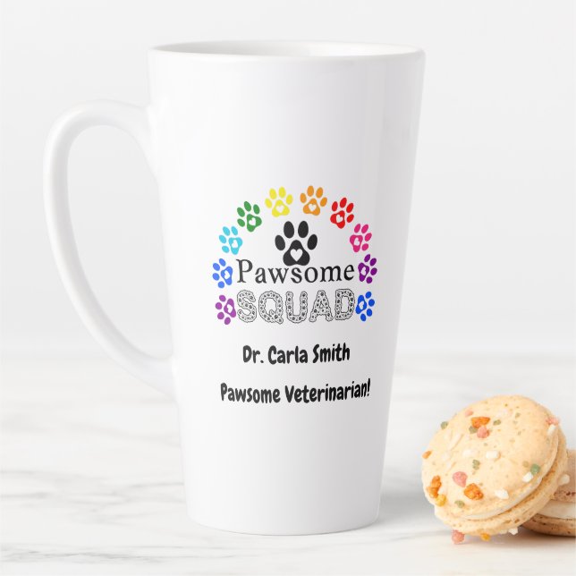 Tasse Latte Nom personnalisé du vétérinaire pawsome (En situation)
