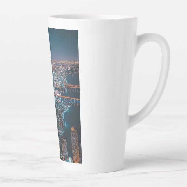 Tasse Latte Nuit – Éclairage Urbain Époustouflant & Front de M (Droite)