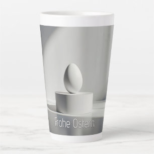 Tasse Latte Œuf de Pâques minimaliste sur un socle moderne