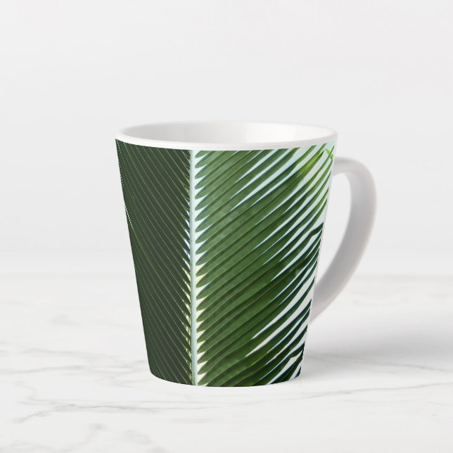 Tasse Latte Overlapping Palm Fronds Tropical Green Abstract (Angle droit)