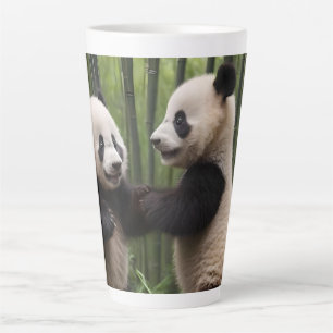 Tasse Latte Pandas Bébés En Jeu Dans Une Forêt De Bambou,