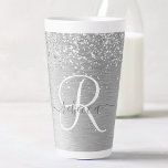 Tasse Latte Parties scintillant en métal brossé argenté Nom du<br><div class="desc">Personnalisez facilement ce design chic et branché de tôle avec une jolie parties scintillant brillante en argent sur un arrière - plan métallique brossé en argent.</div>
