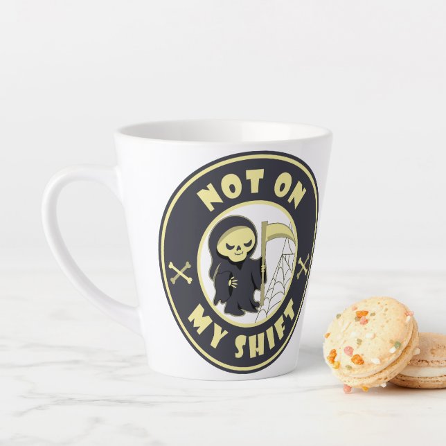 Tasse Latte Pas sur mon poste Grim Reaper Citation d'Halloween (En situation)