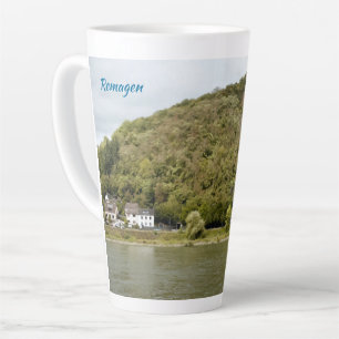 Tasse Latte Photo de l'effet de peinture du pont de la rivière