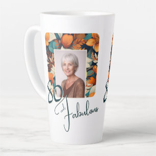 Tasse Latte Photo de naissance avec fleurs et 80 ans fabuleux